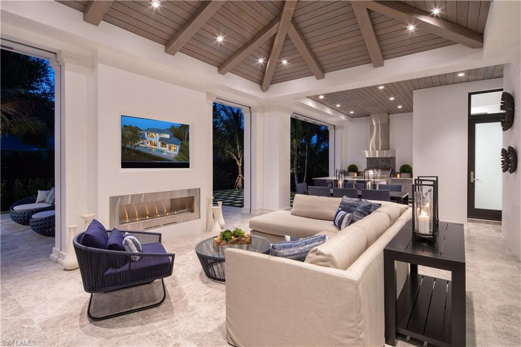 PELICAN BAY WOODS - Residential