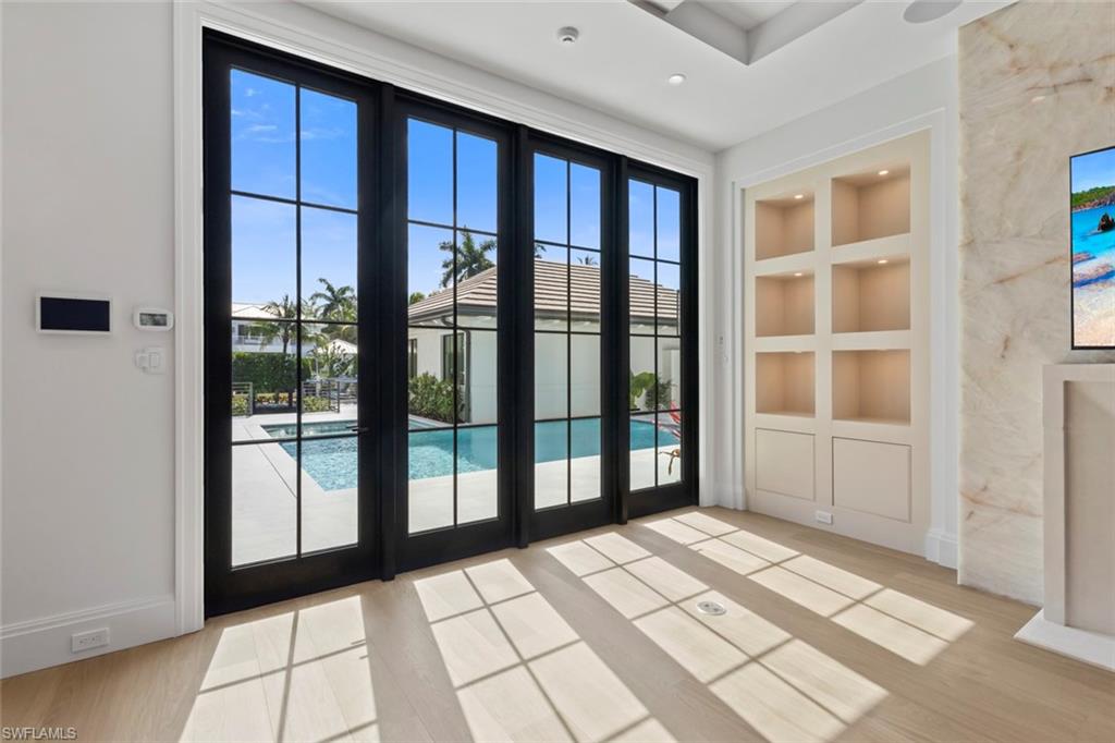 AQUALANE SHORES - Residential