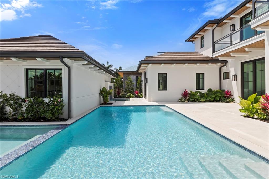 AQUALANE SHORES - Residential
