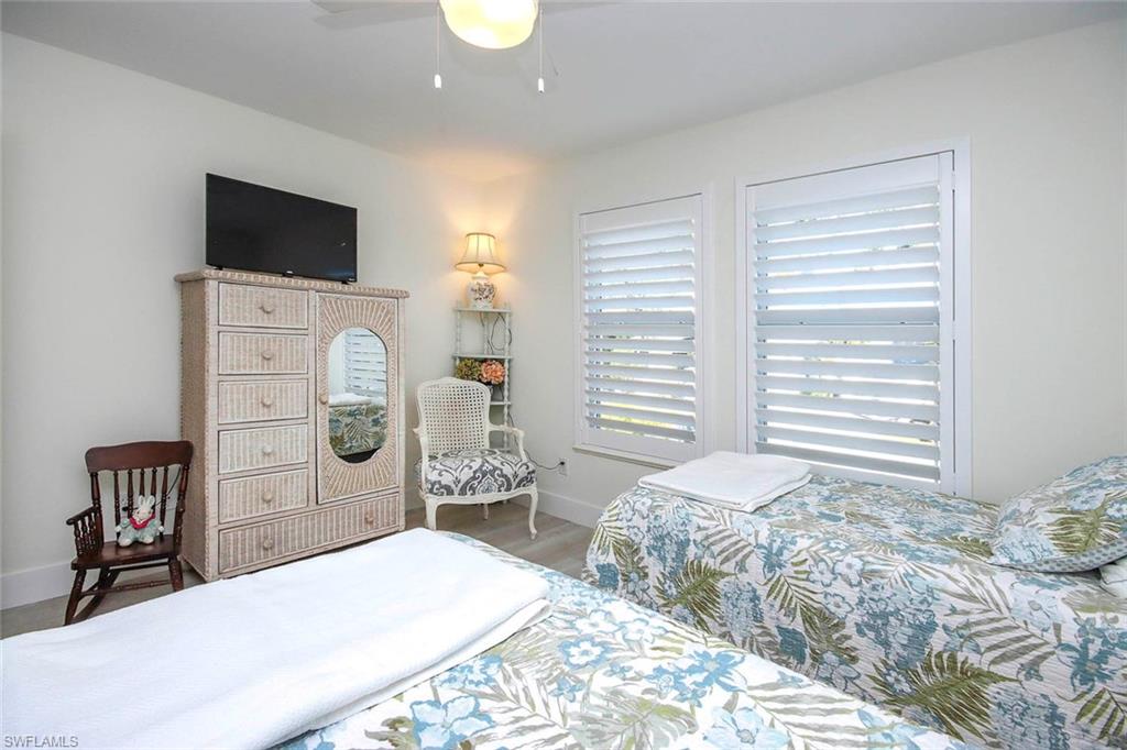 ISLAND WOODS - Residential