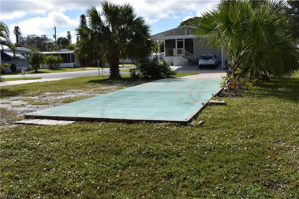 HOLIDAY MANOR - Land