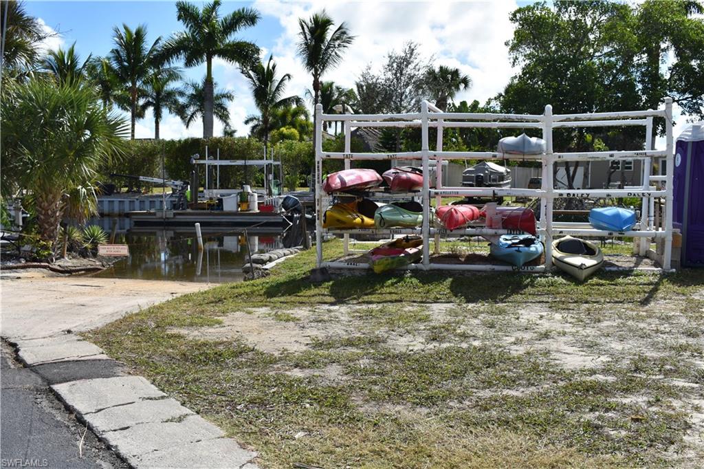 HOLIDAY MANOR - Land