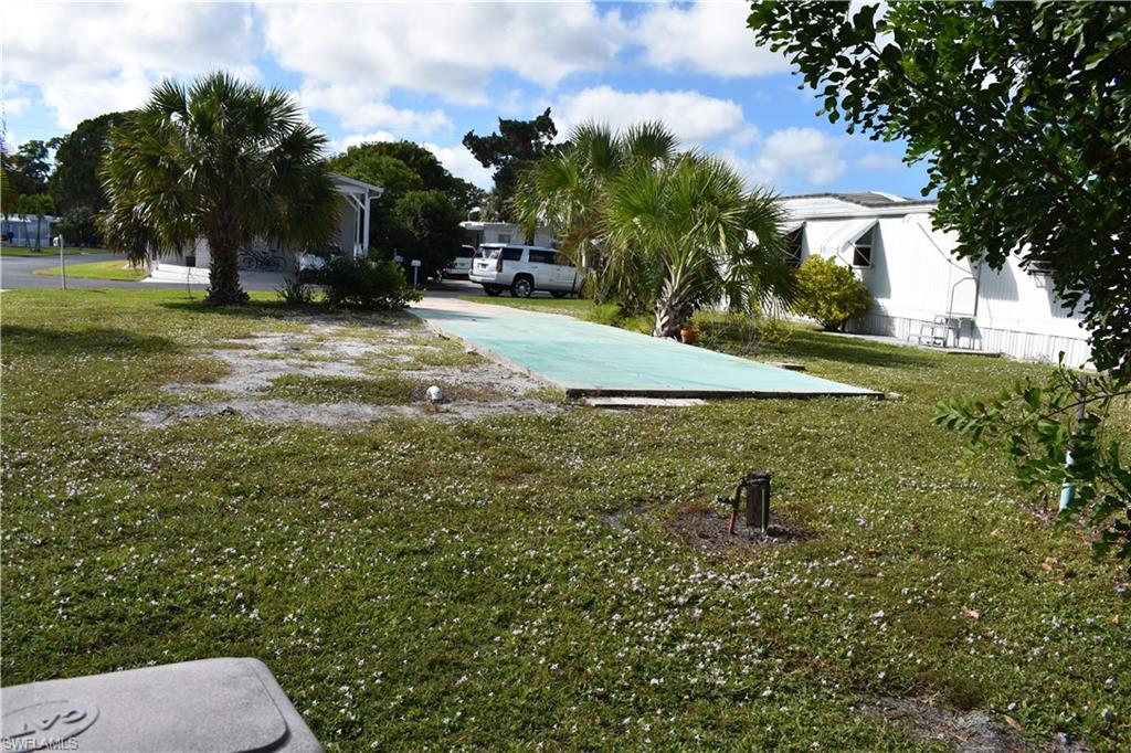 HOLIDAY MANOR - Land