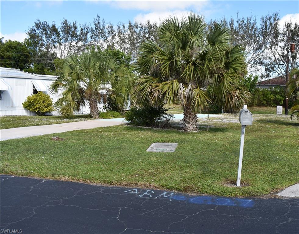 HOLIDAY MANOR - Land