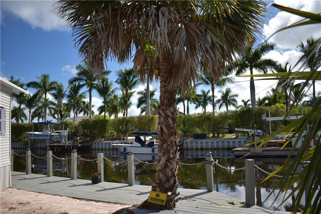 HOLIDAY MANOR - Land