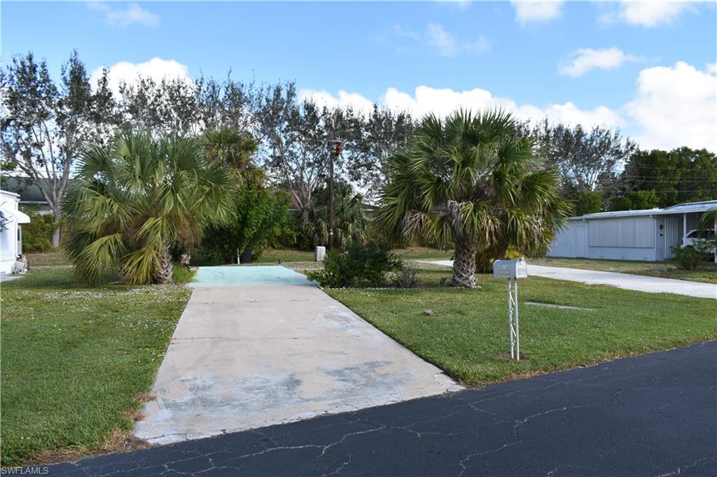 HOLIDAY MANOR - Land