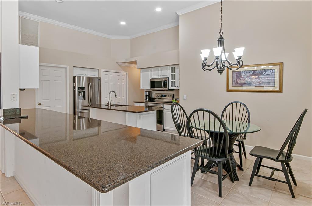 FOUNTAIN LAKES - Residential