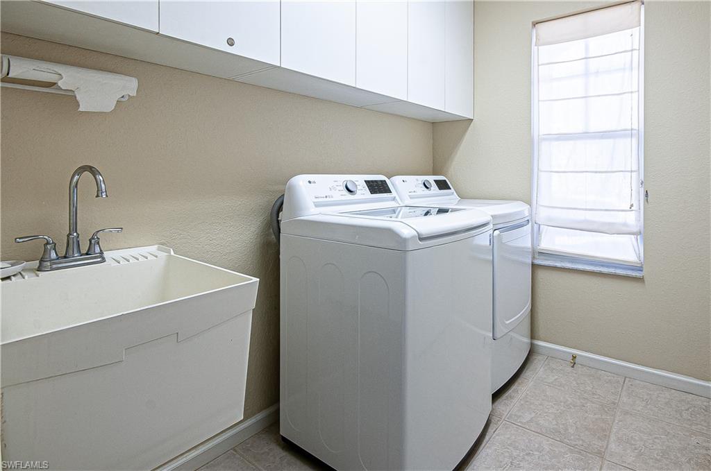 FOUNTAIN LAKES - Residential