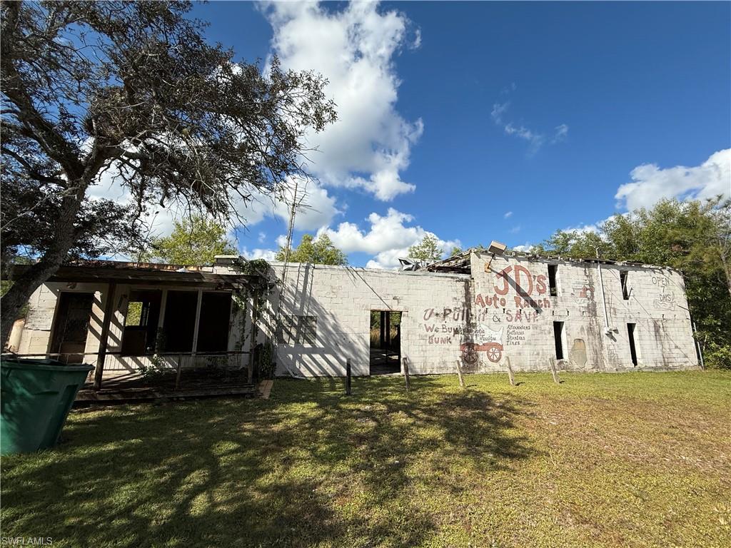 1607 Auto Ranch RD