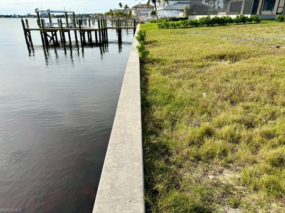 CAPE CORAL - Land