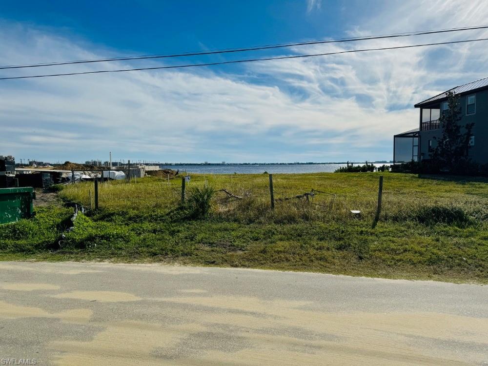 CAPE CORAL - Land