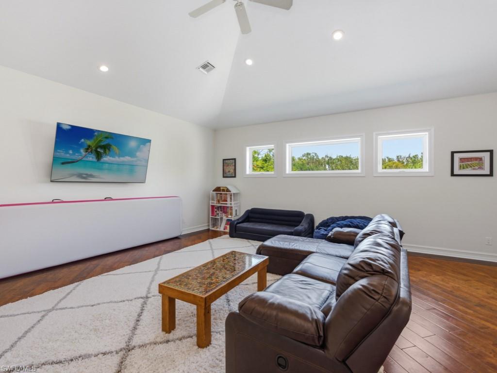 LIVINGSTON WOODS - Residential