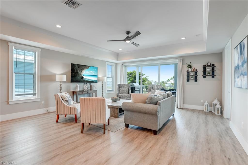 ISLAND SHORES - Residential