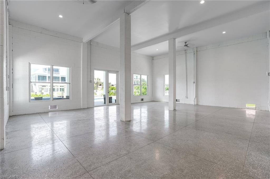 ISLAND SHORES - Residential