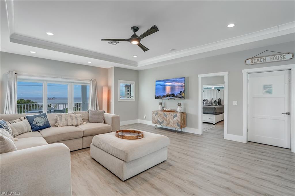 ISLAND SHORES - Residential