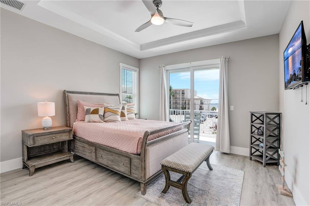 ISLAND SHORES - Residential