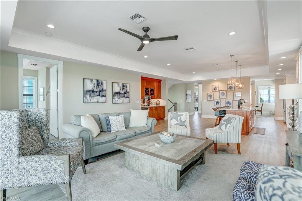 ISLAND SHORES - Residential