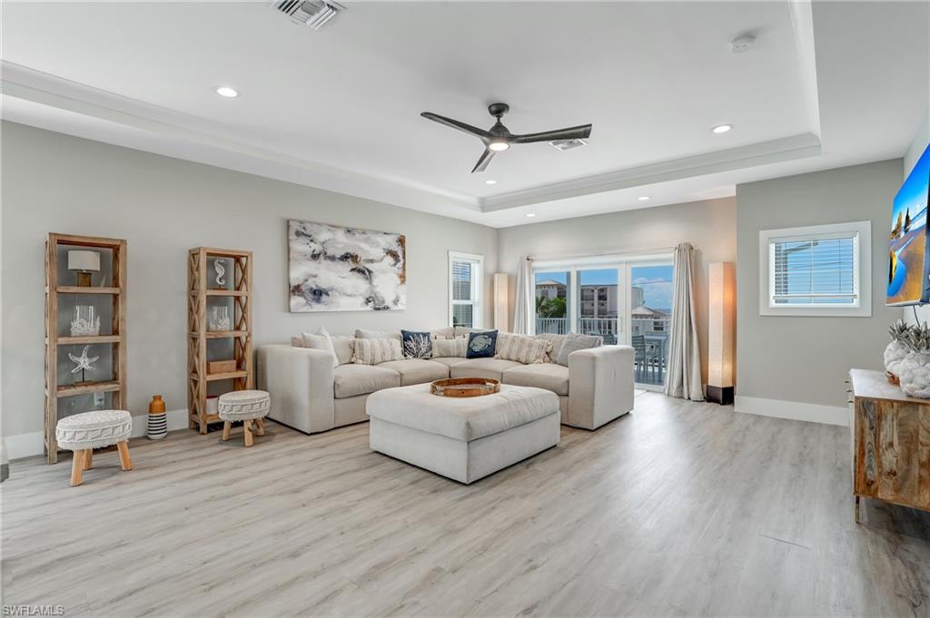 ISLAND SHORES - Residential