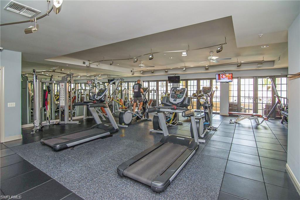 THE RESIDENCES AT COCONUT POINT - Residential Lease