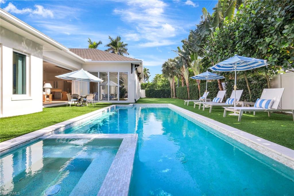 MOORINGS - Residential