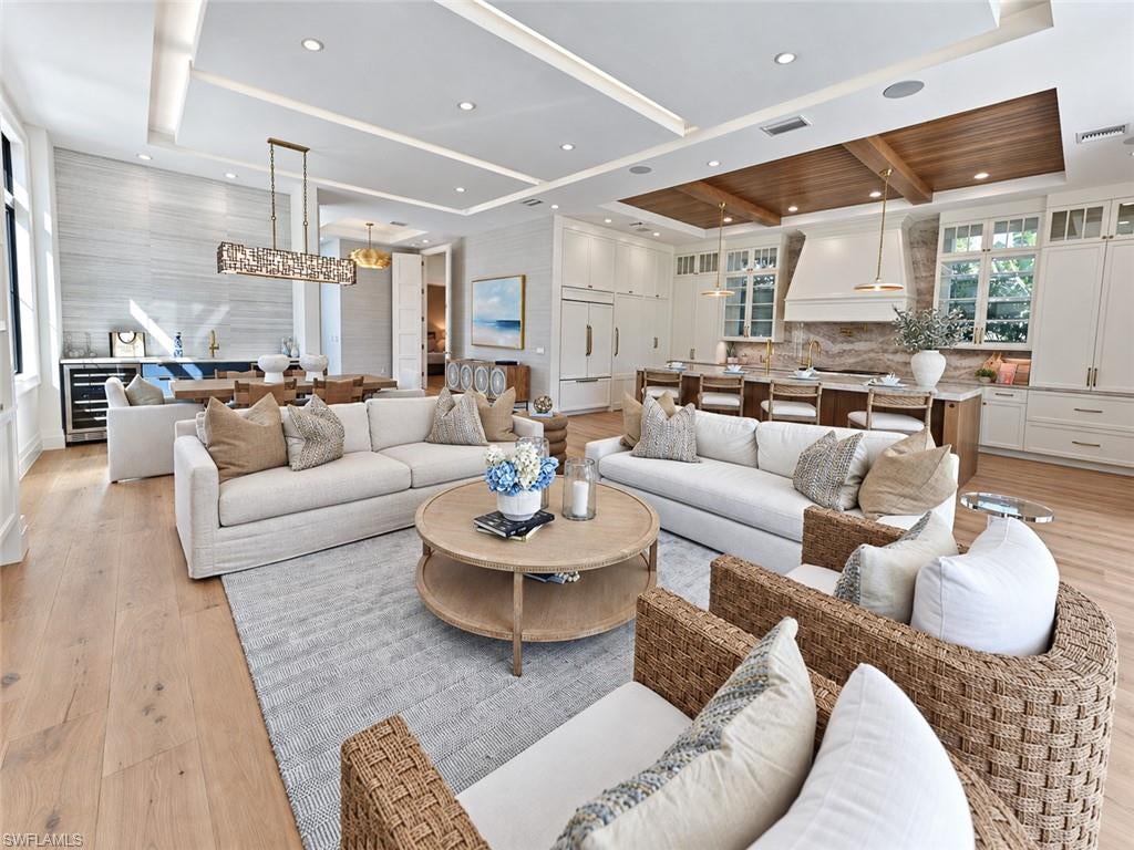 9100 Vanderbilt DR