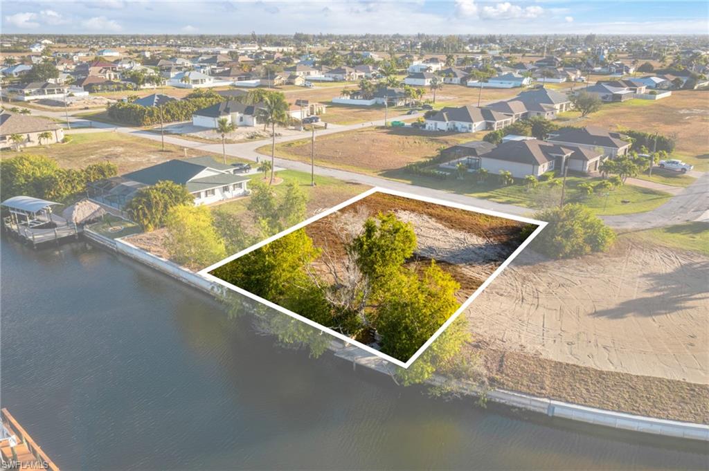 CAPE CORAL - Land