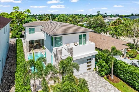 591 93rd AVE N NAPLES FL 34108