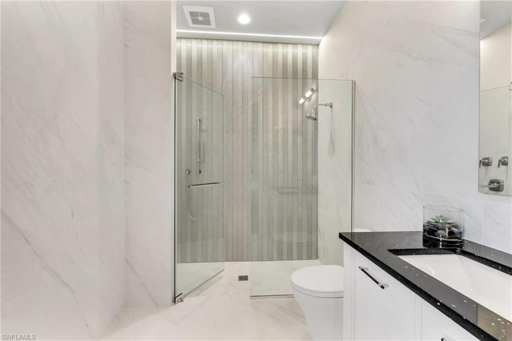 TOWN AND RIVER - Residential