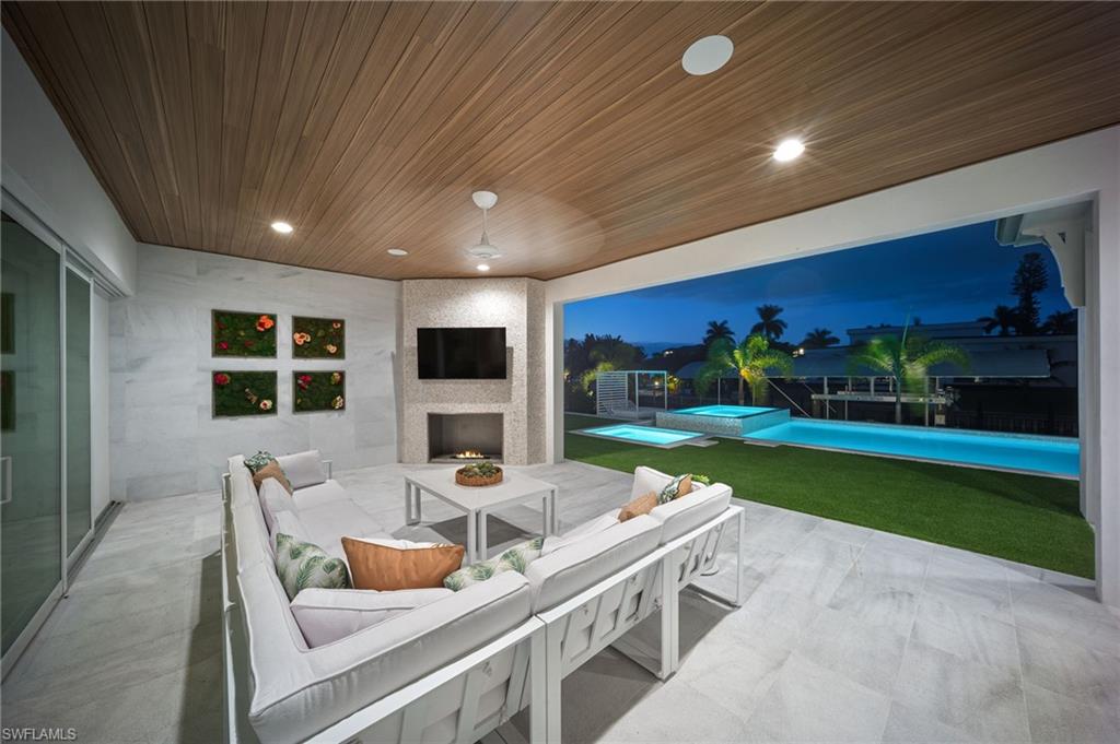 TOWN AND RIVER - Residential