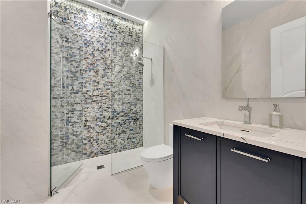 TOWN AND RIVER - Residential