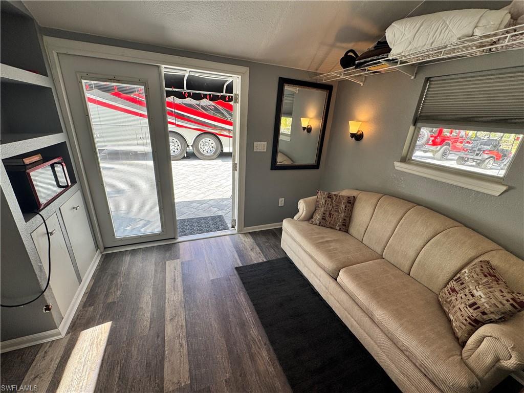 RIVERBEND MOTORCOACH RESORT - Land