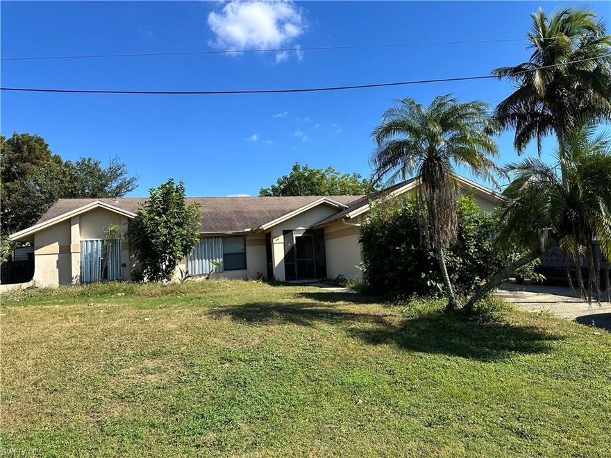 Enjoy breathtaking canal views right from your backyard., enjoy the pool or spa perfect for relaxing evenings or entertaining guests, every bedroom comes with its own private bathroom for ultimate comfort and convenience, generously sized living areas and bedrooms, perfect for families or hosting guests.