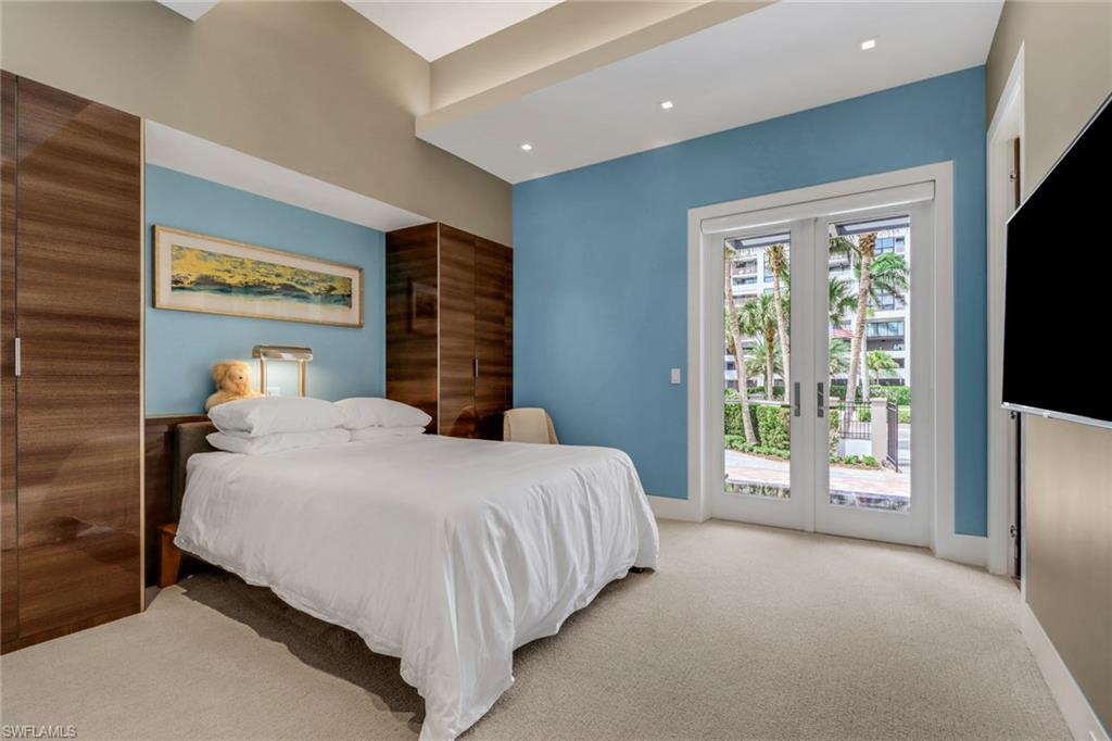 PARK SHORE - Residential