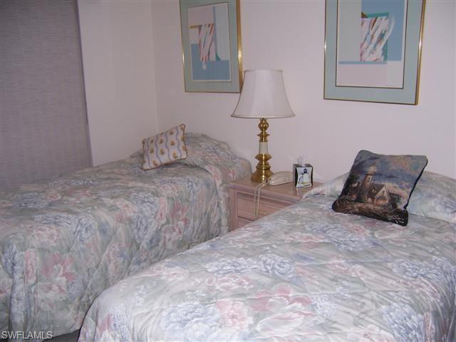 ADMIRALTY YACHT & RACQUET CLUB - Residential