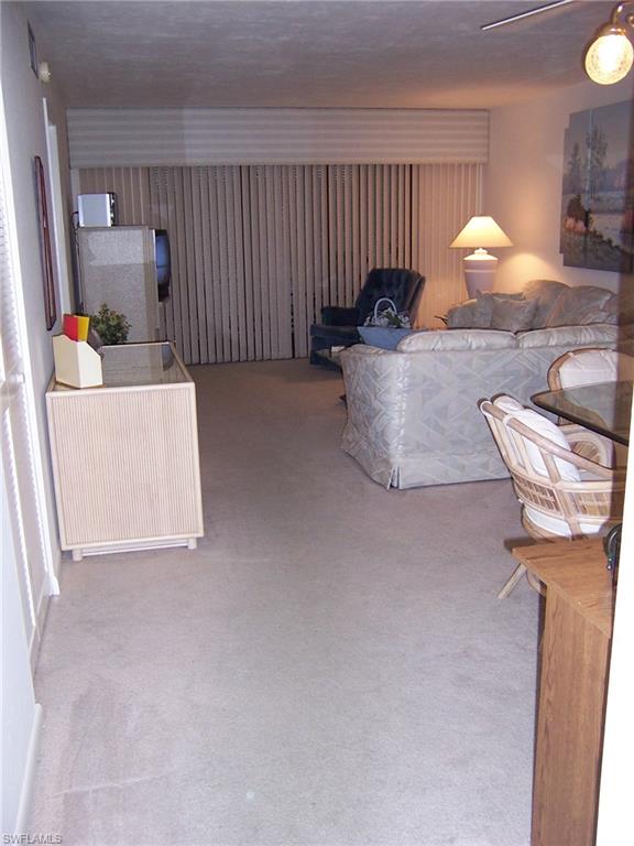 ADMIRALTY YACHT & RACQUET CLUB - Residential