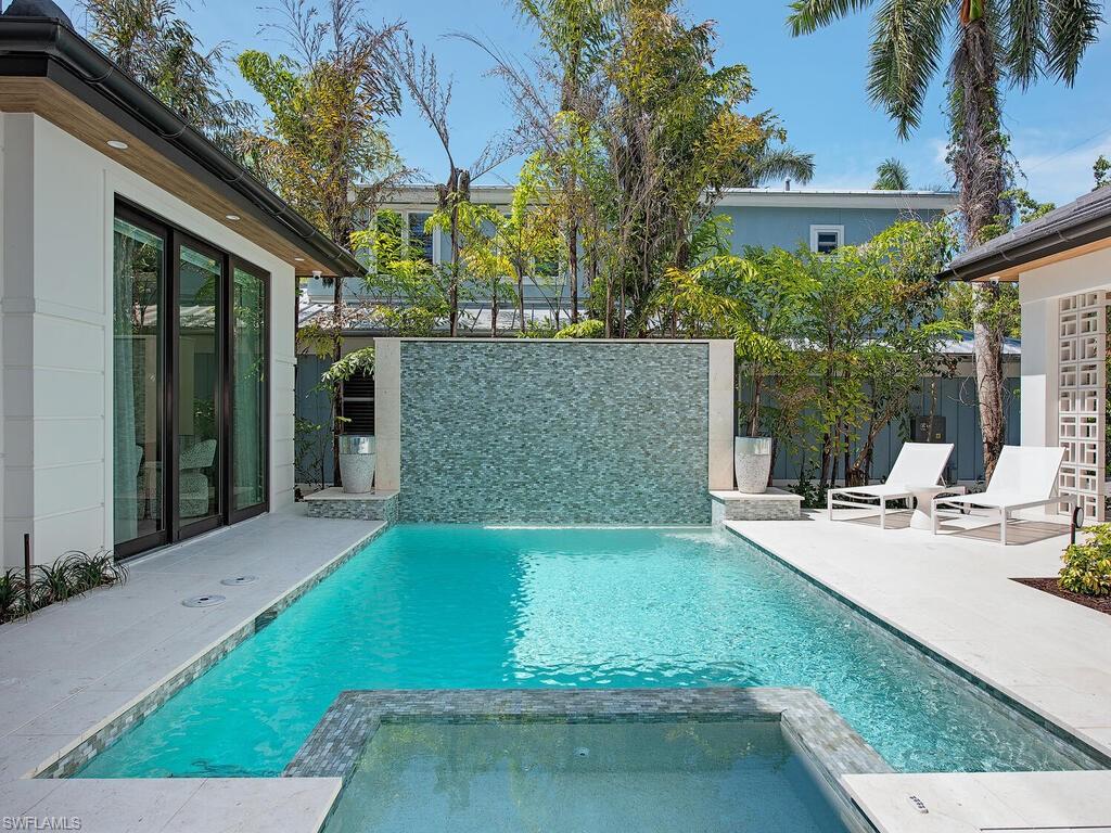 OLDE NAPLES - Residential