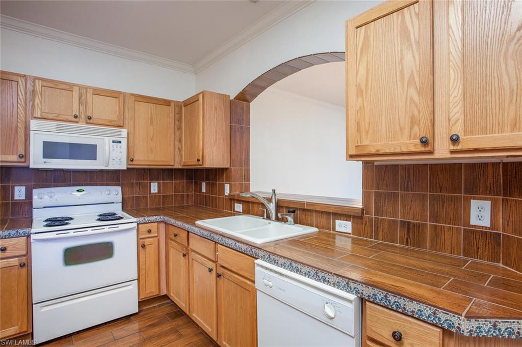 COLONNADE AT FORUM - Residential