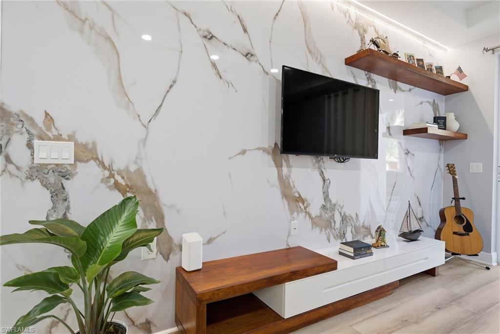 ISLES OF PORTO VISTA - Residential