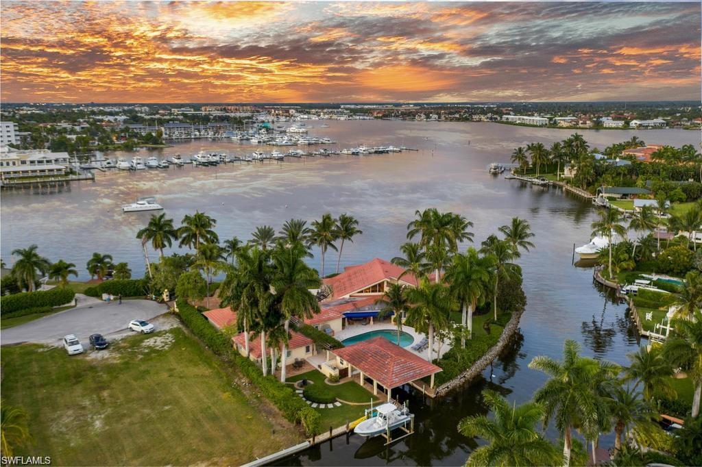 AQUALANE SHORES - Residential