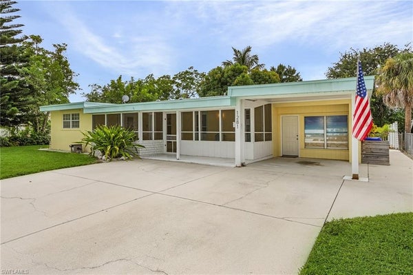 1281 10TH ST N, NAPLES, FL 34102 - Image a7e493bd8f268e32035b0684e0f0ebab/3246818445