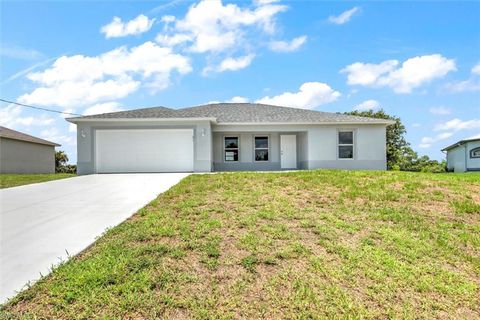 A home in LABELLE