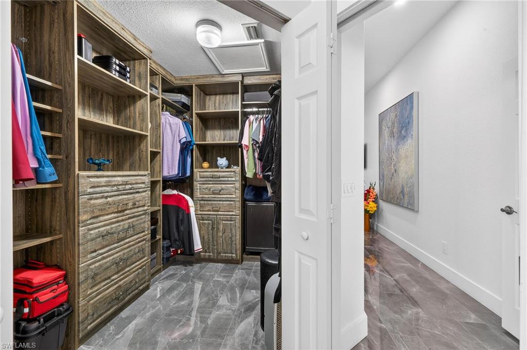 RIVERSIDE YACHT CLUB - Residential