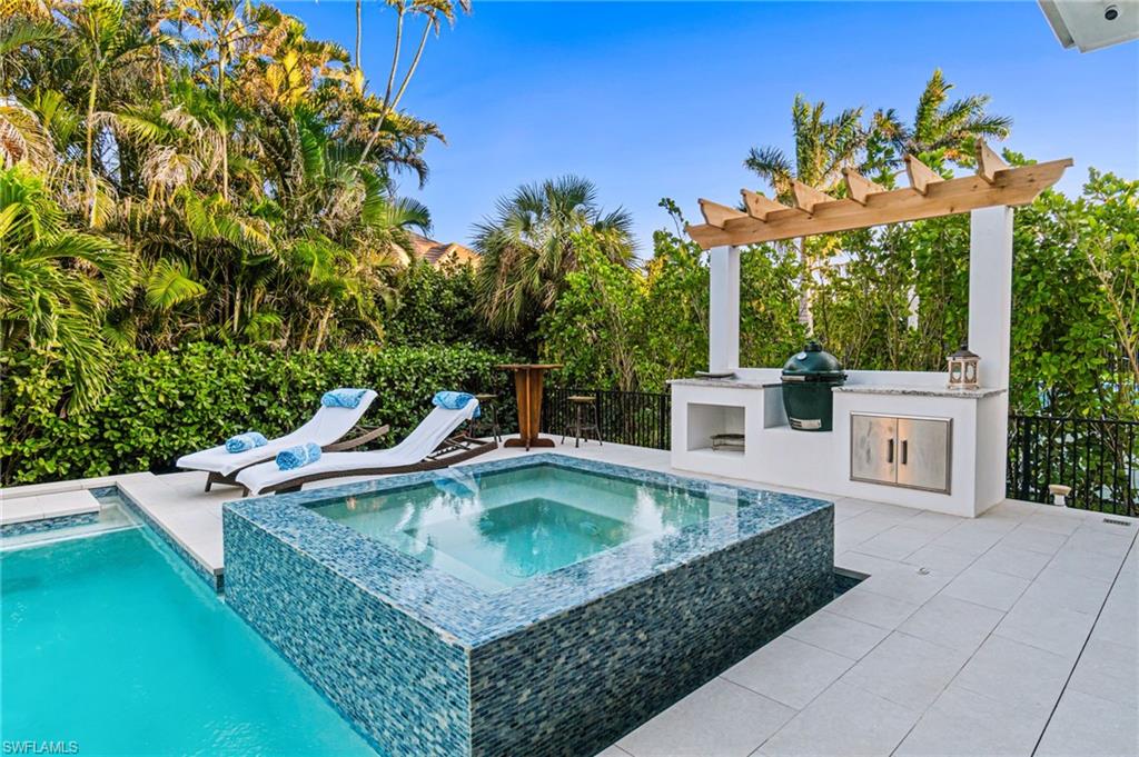 MOORINGS - Residential