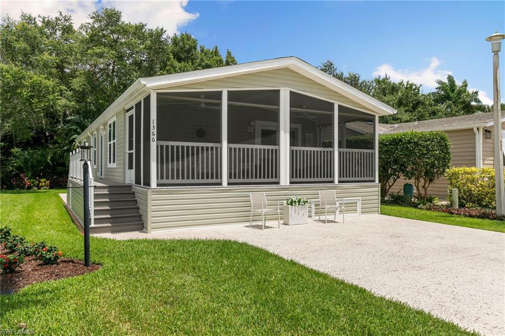 1366 Diamond Lake CIR