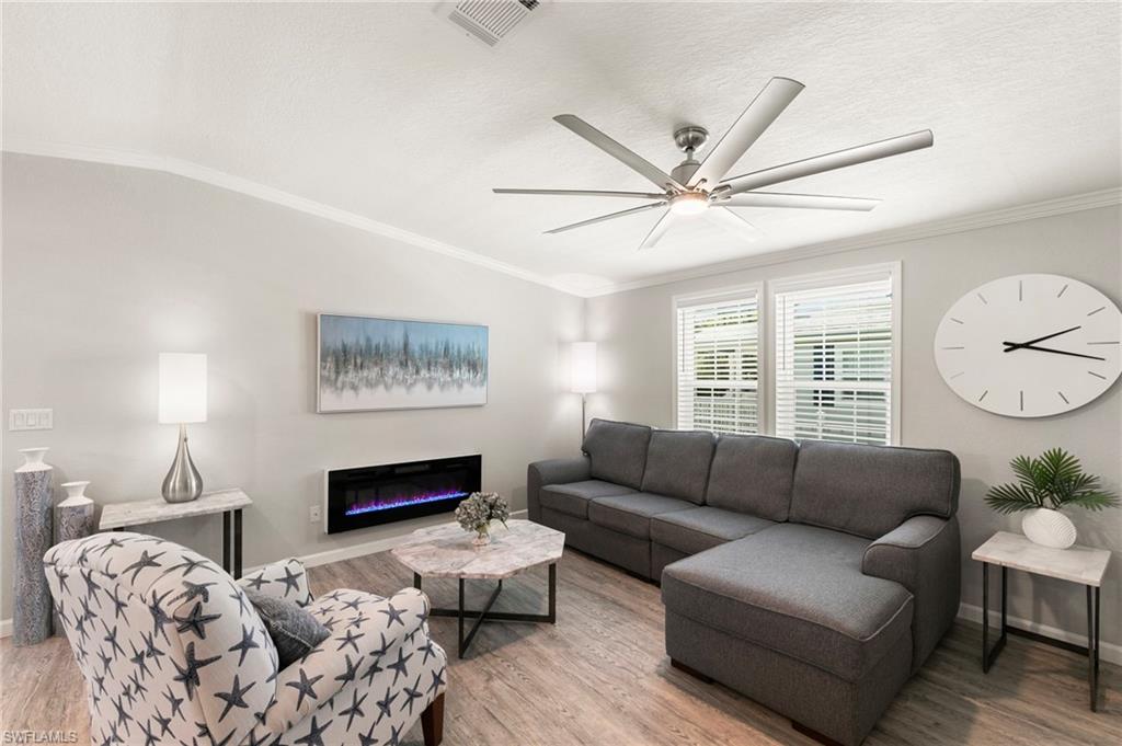 1366 Diamond Lake CIR