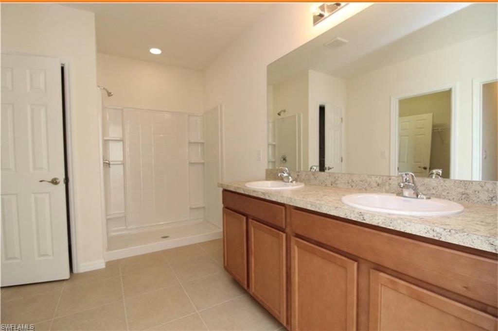 TOWN LAKES - Residential