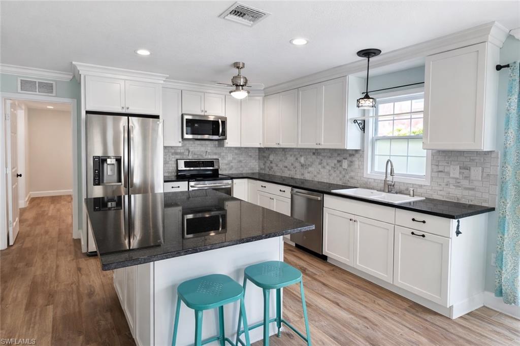 LEAWOOD LAKES - Residential