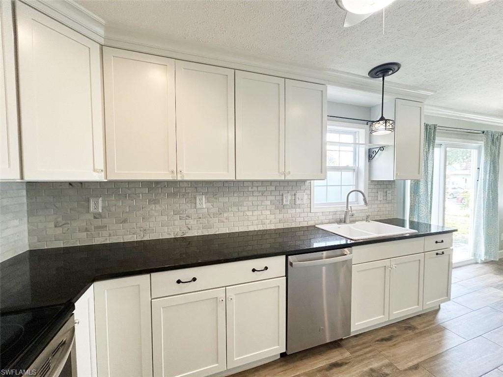 LEAWOOD LAKES - Residential