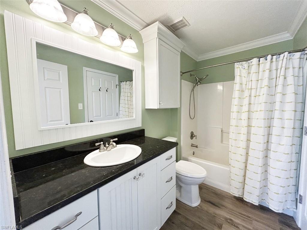 LEAWOOD LAKES - Residential