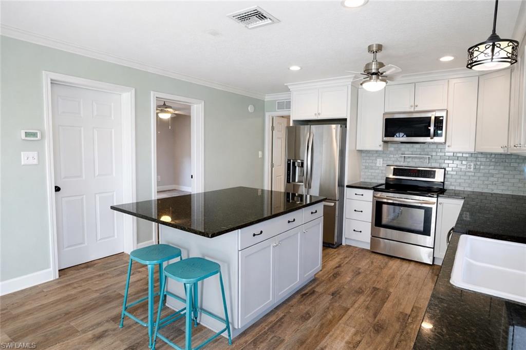 LEAWOOD LAKES - Residential